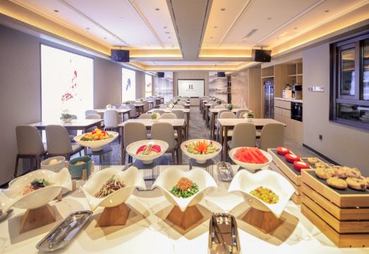 H Hotel (Chifeng Municipal Government High-speed Railway Station)Hotel Overview