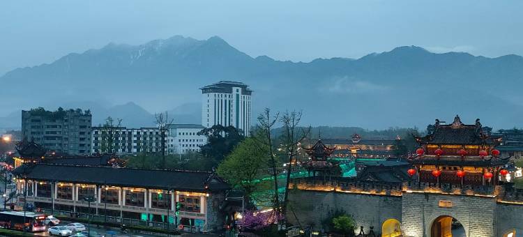 他她青年旅店图片