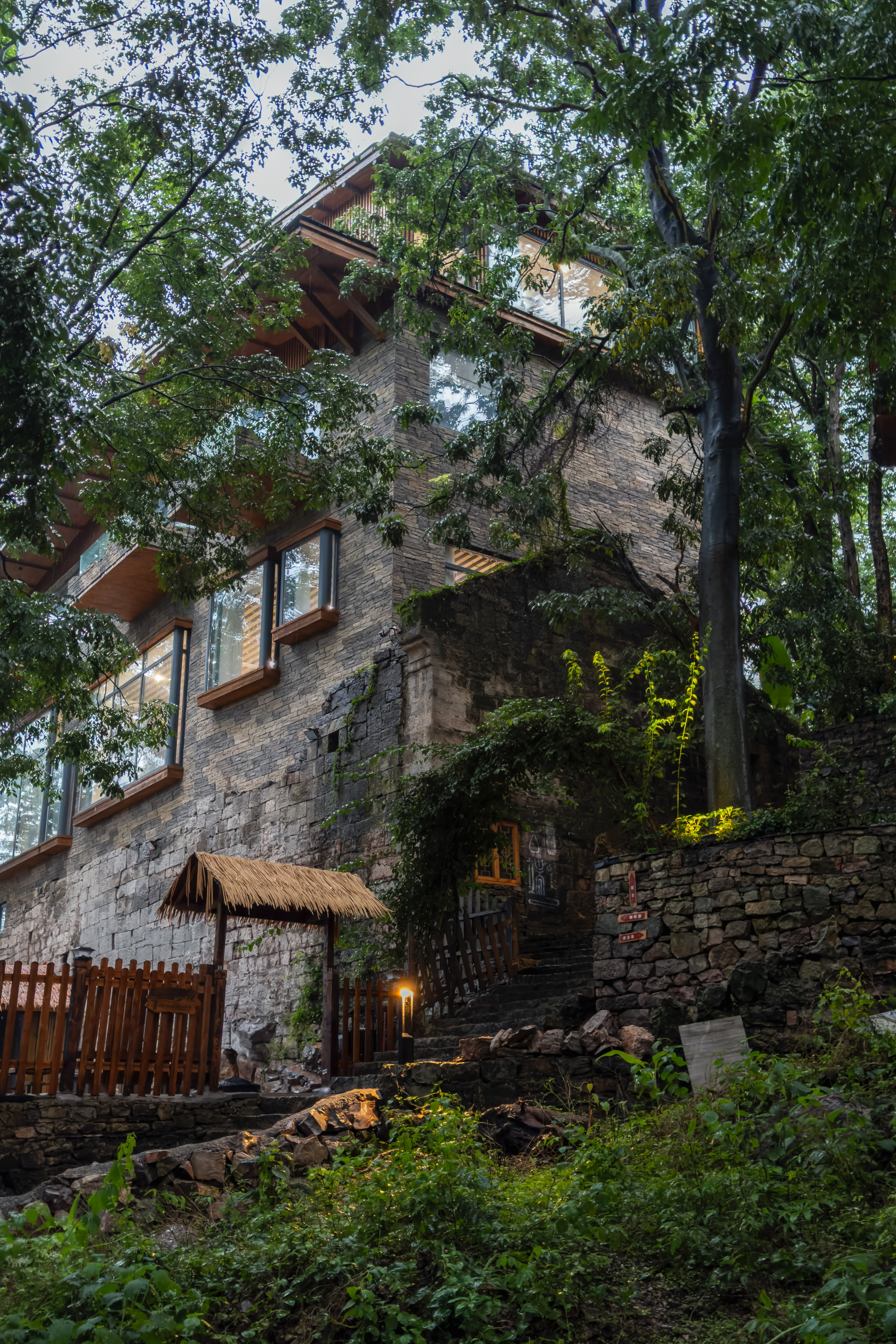 Huangguoshu Shengpin Cloud Stone Village B&B Over view