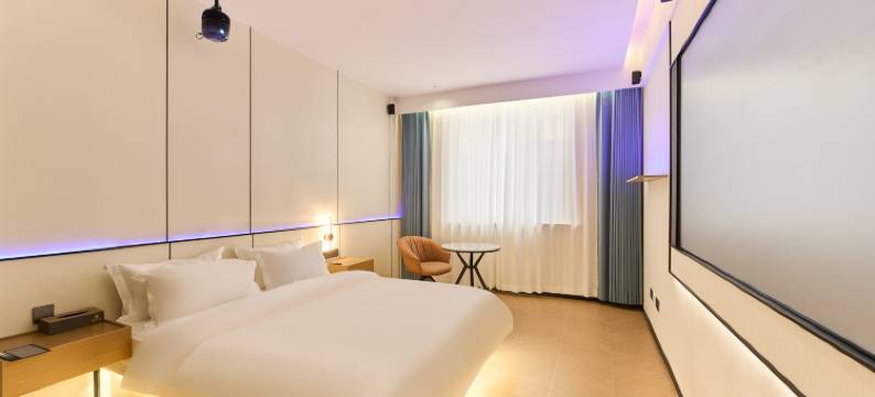 南与北电竞酒店(天津南开大悦城海光寺地铁站店)图片