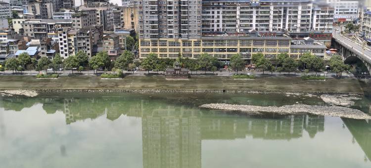 阳光河景民宿图片