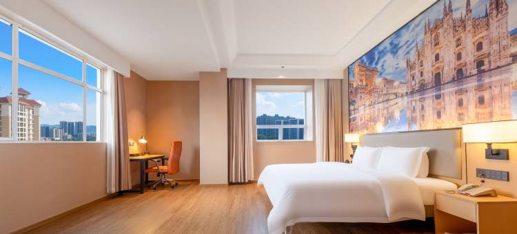 好莱湾酒店(罗定市江滨公园店)图片