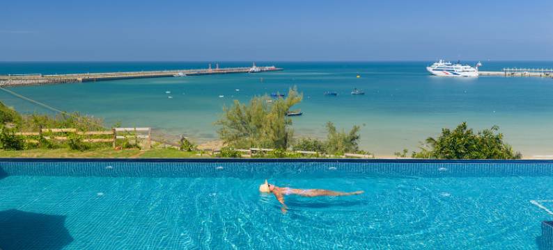 涠洲岛屿见悬崖泳池海景民宿图片