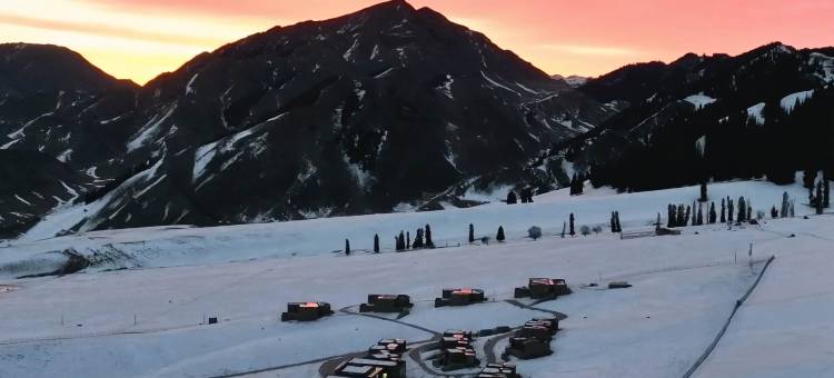 温泉赛里木湖水云杉野奢酒店图片