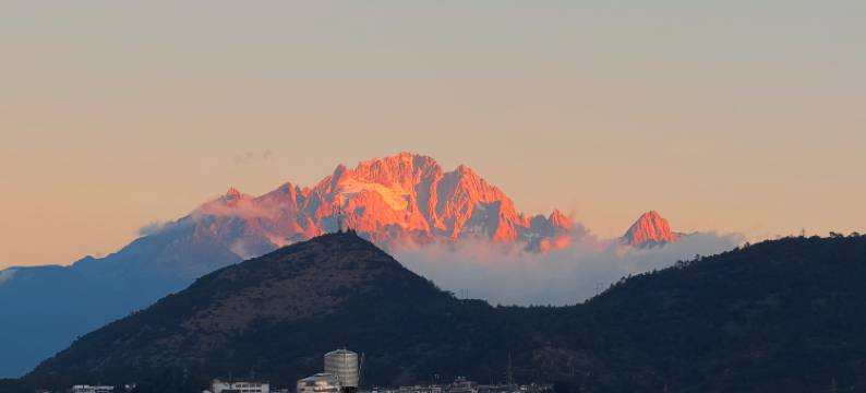 叁拾理想·日照金山丨设计师观景客栈(丽江古城南门店)图片