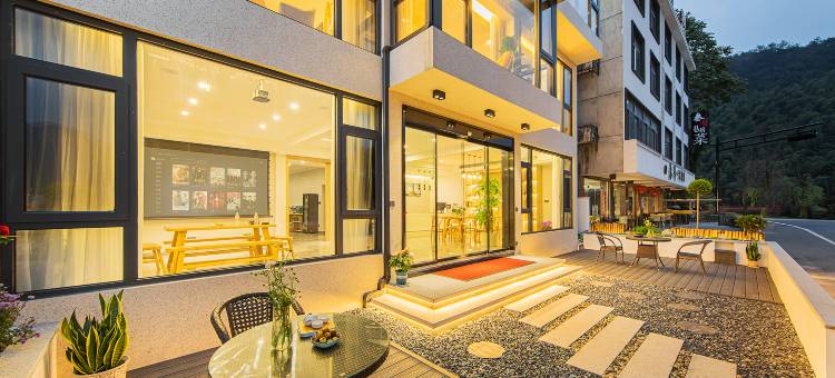 轩屹·山野·亲子观影轻智能度假美宿(云上草原熊猫探险乐园店)图片