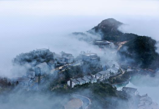 Huayu Mountain Villa Hotel Overview