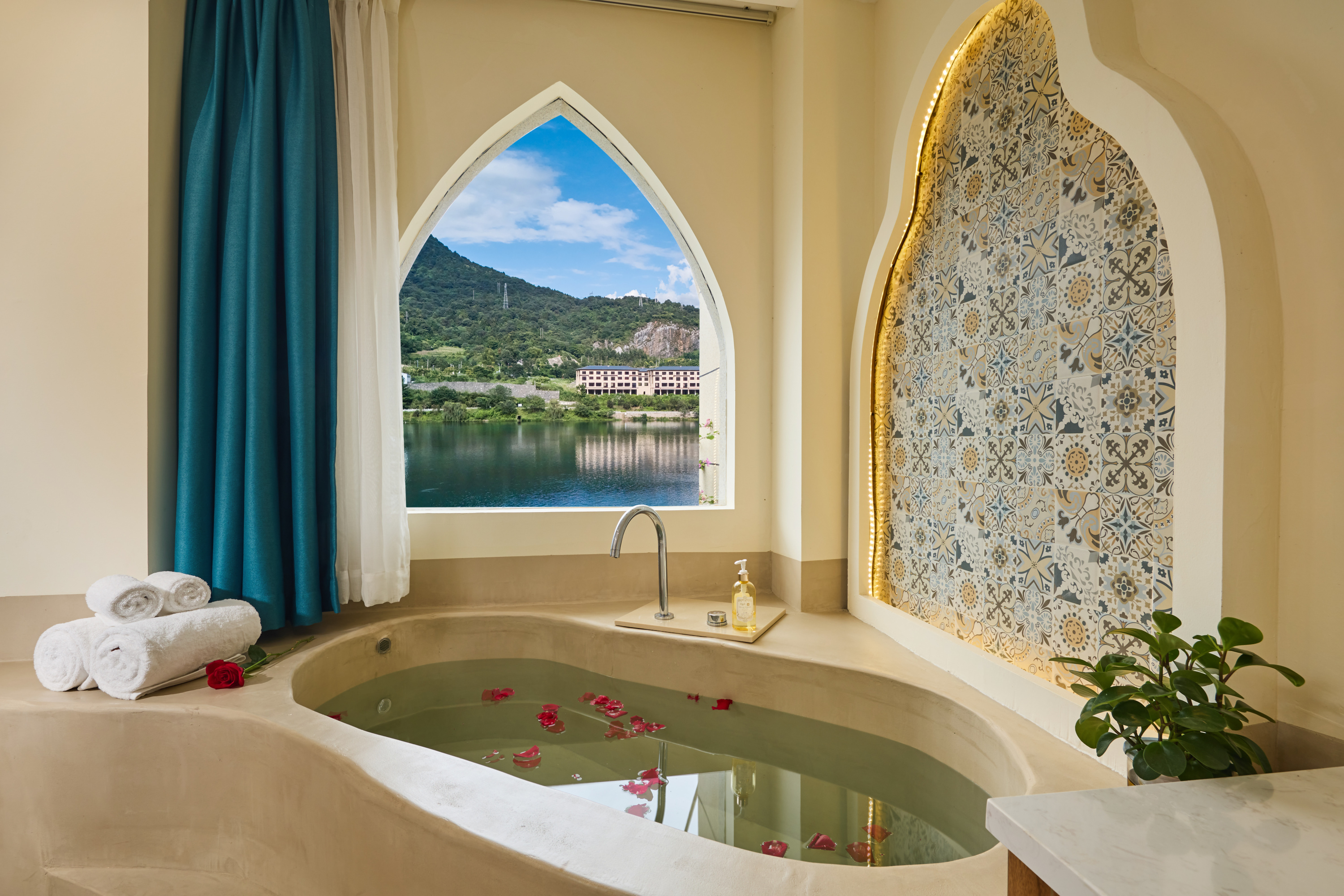 BoYa Shuijing Homestay (Cangzhou Zixing Dongjianghu Branch)Over view