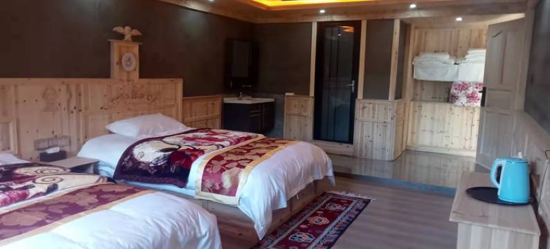 康定贡嘎山山村民宿图片