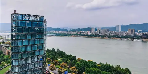 桐廬富春江亞朵酒店