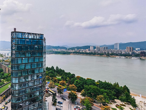 桐庐富春江亚朵酒店