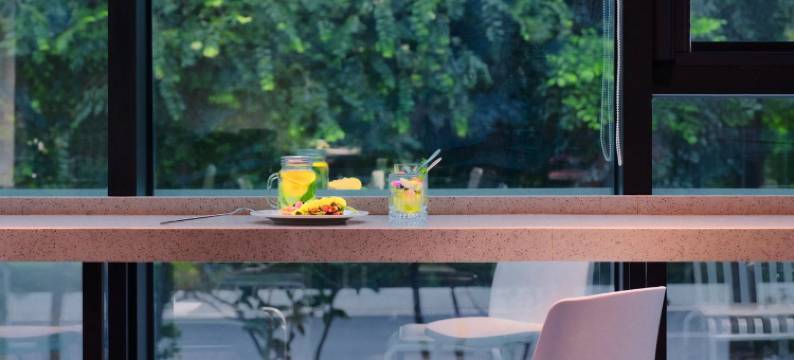 深圳南山南油服装城轻居酒店图片