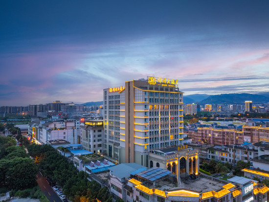 西昌锦湖大酒店(火把广场月亮湖湿地公园店)