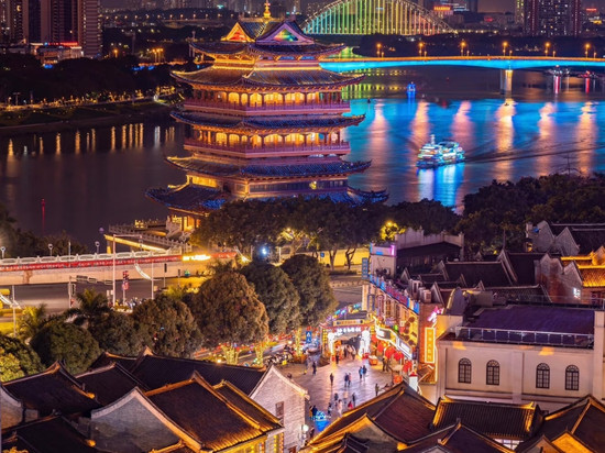 无界城市设计师酒店(南宁朝阳广场地铁站三街两巷店)