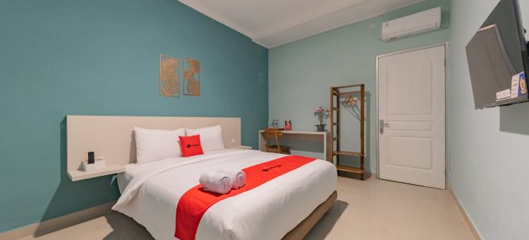 RedDoorz Plus near Surapati Core图片