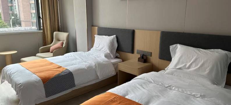 卢氏金桥四季主题酒店图片