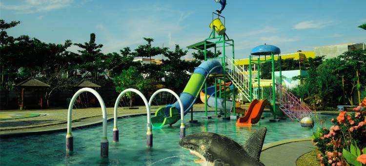 Sinergi的海边沙央赫乌朗(Seaside Sayang Heulang by Sinergi)图片