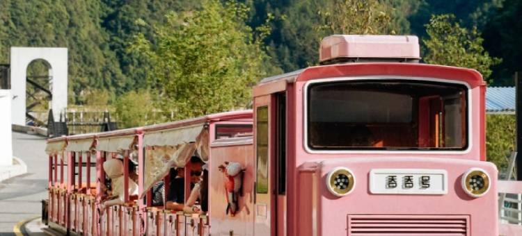 那云度假村悬崖上的天空之城图片