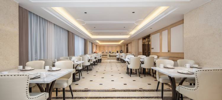 维也纳酒店(盘州南湖公园银杏广场店)图片