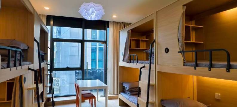 三顾青年旅舍(蓝天市心广场店)图片