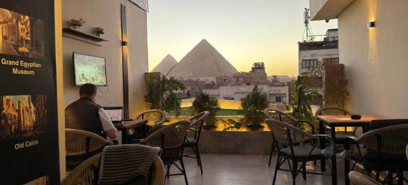 扎希拉金字塔景观(Zahira Pyramids view)图片