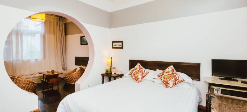 大理古城小强精酿主题民宿图片