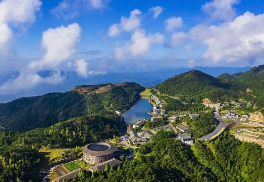 Huayu Mountain Villa Hotel Overview