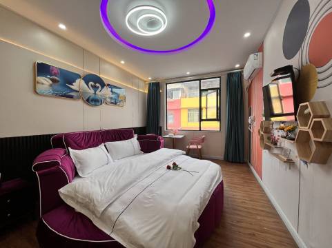 成都久留居主题酒店(犀浦夜市店)