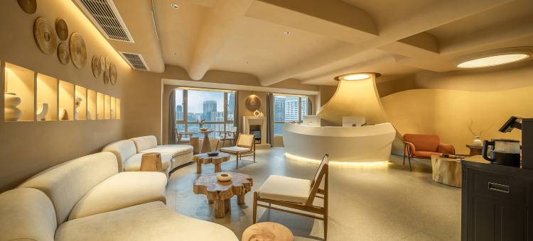 YUNSHUO·高空私汤酒店(花果园白宫松花路地铁站)图片