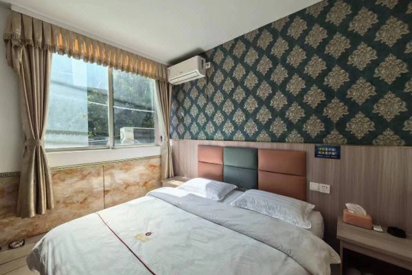 酒店地址:广州番禺区南村镇塘步东村登云大路8号之四2楼;涵盖酒店周边