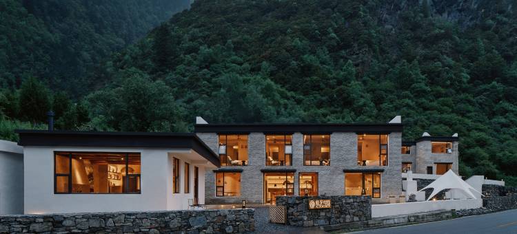 被梦叫醒酒店(双桥沟景区布达拉峰雪山公路打卡点店)图片