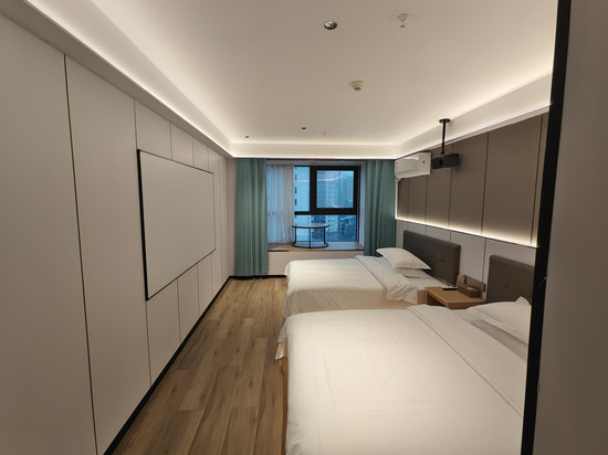 南昌君逸全智能酒店(红谷滩地铁万科时代广场店)