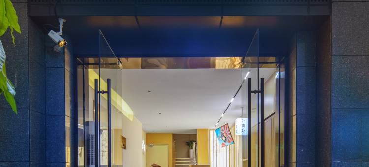 龙猫精灵酒店(南京南站胜太路地铁站店)图片