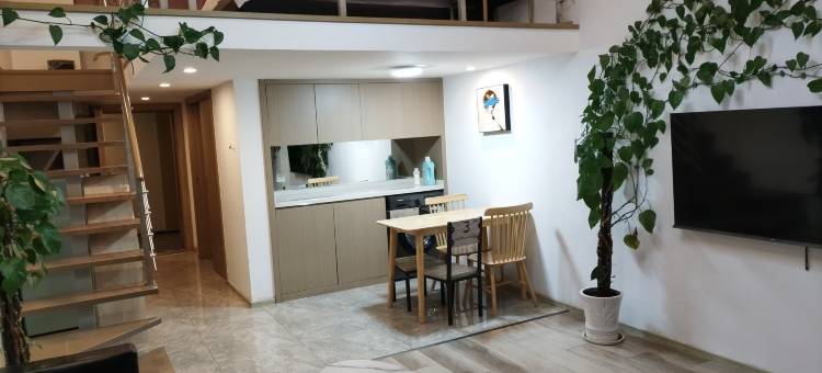 蓝海轻奢LOFT民宿(南昌火车站王府井店)图片