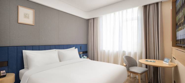 兰欧尚品酒店(阳泉平定县综合办公大楼青银高速出入口店)图片