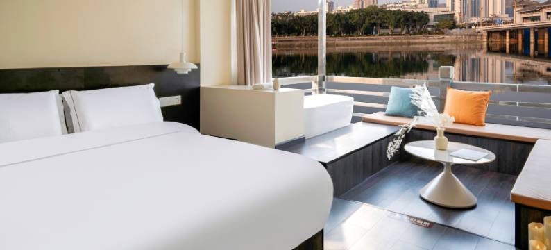 六喜·湖景酒店(广汉北站金雁湖公园店)图片