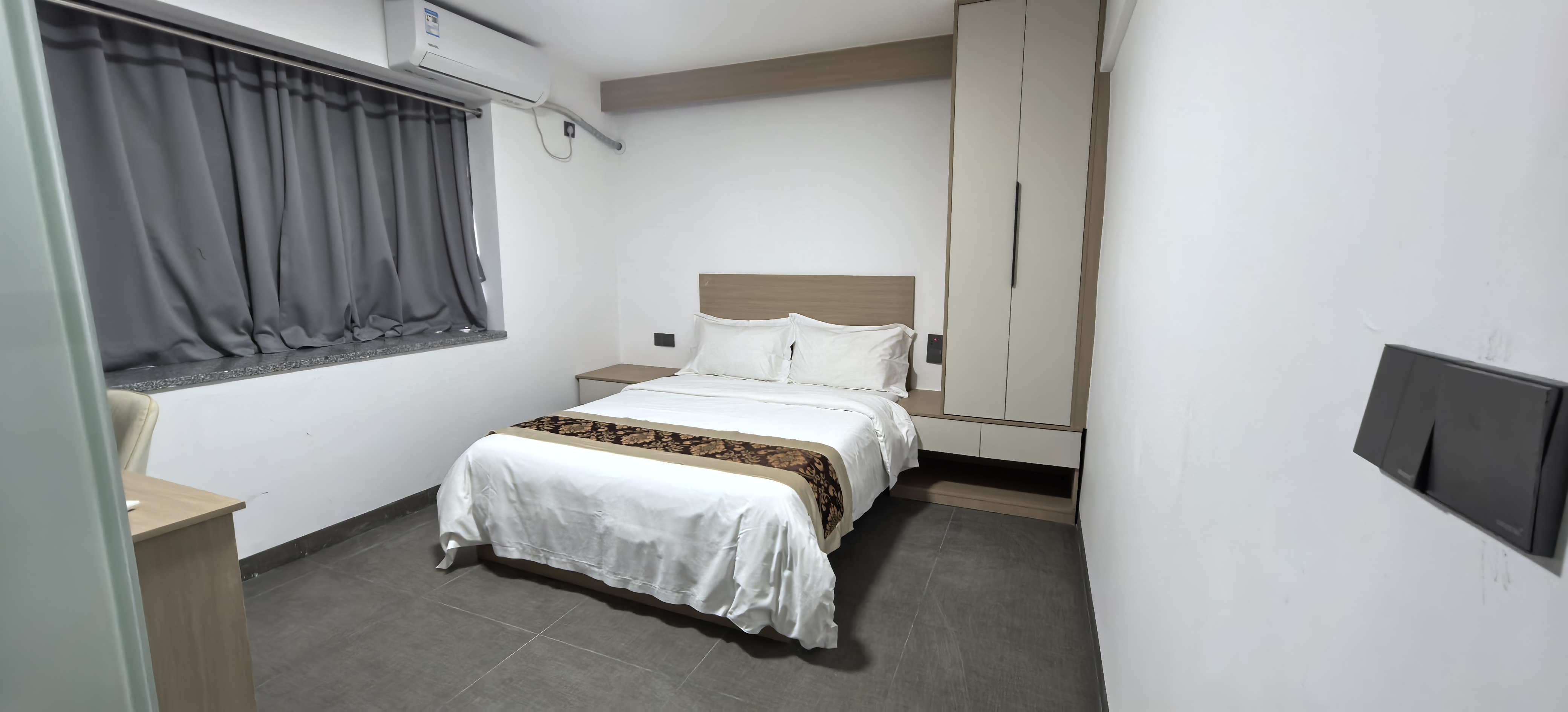 Central Apartment Sandpit StoreOver view