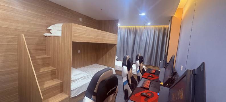 住吧界卓威电竞酒店(大连西安路交大夜市店)图片