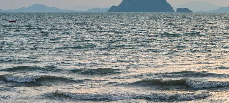 普吉岛月亮湾海景水疗度假村(Phuket Moonlit Bay Seaview  Resort&Spa)图片