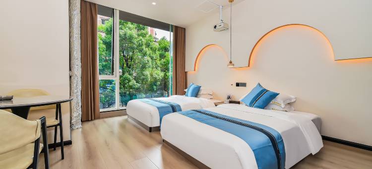 雅度智能酒店(贵阳喷水池黔灵山公园地铁站店)图片