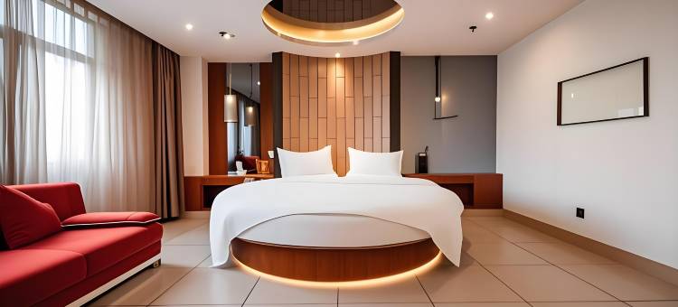 佳捷精品酒店(临高富罗天街文化公园店)图片