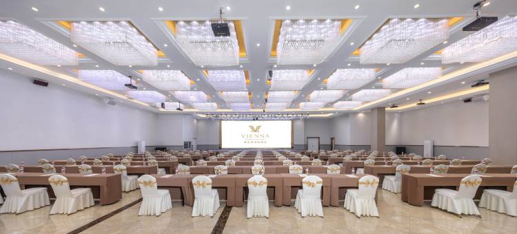 维也纳国际酒店(东兴市高铁站二桥口岸店)图片