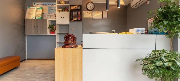 OYO枫之林时尚酒店(郑州二七万达店)图片