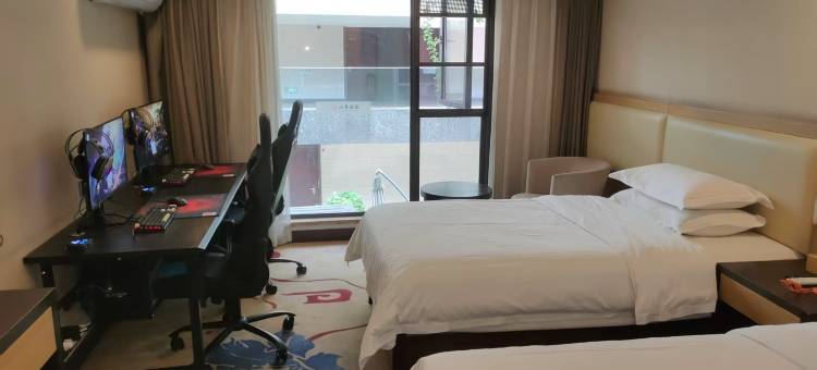 竞族电竞民宿(泸州高铁站西南商贸城店)图片