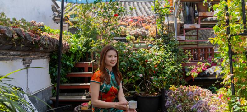 花筑月半湾·雪山屋顶Coffee·花海漫步设计美宿(丽江古城木府店)图片