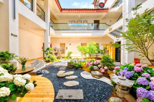 归隐拾光·Holiday Villa影音智享度假美宿(楚雄彝人古镇景区店)