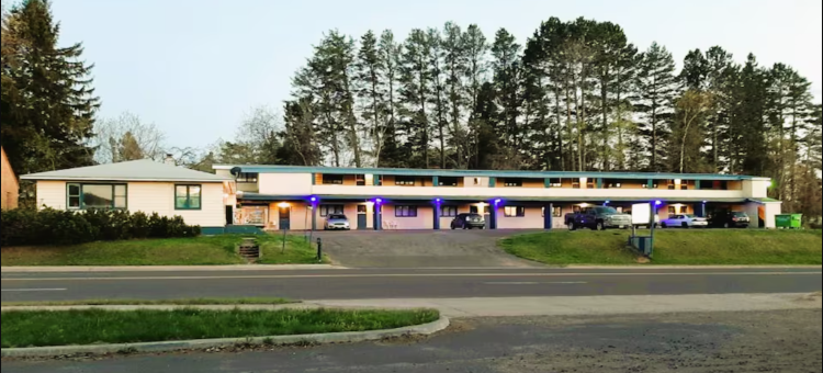 OYO 爱酒店木线，位于苏必利尔湖(Love Hotels Timberline by OYO Lake Superior)图片