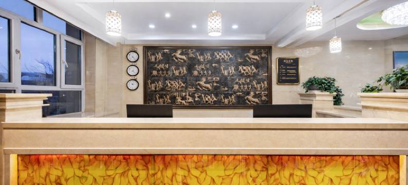 温泉•鑫磊｜日照金山景观Holiday•S度假酒店(温泉国家湿地公园店)图片