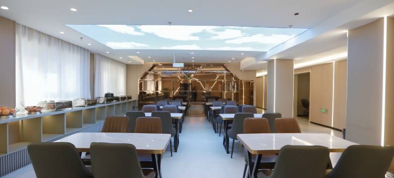 亚悦酒店(米东区古牧地中路店)图片