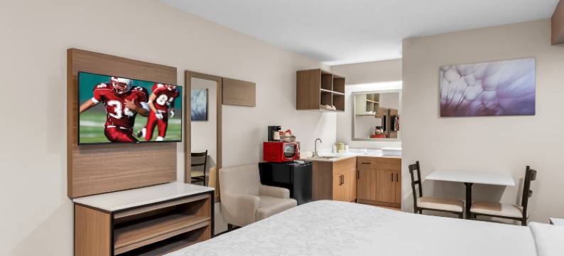 红顶PLUS+酒店-芝加哥霍夫曼庄园(Red Roof PLUS+ Chicago - Hoffman Estates)图片